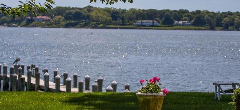 Harbor Knoll Bed And Breakfast