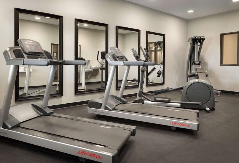 فندق Country Inn & Suites By Radisson Indianola Ia