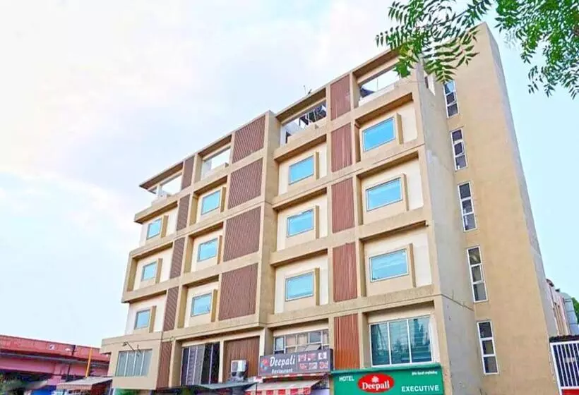 ホテル Deepali Executive