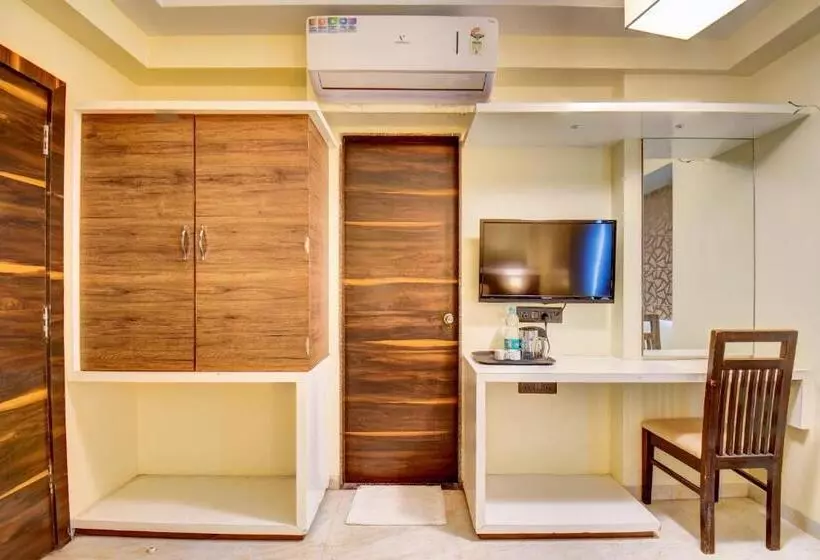 ホテル Deepali Executive
