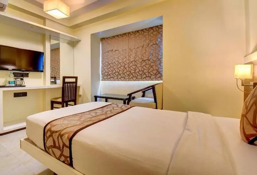 ホテル Deepali Executive