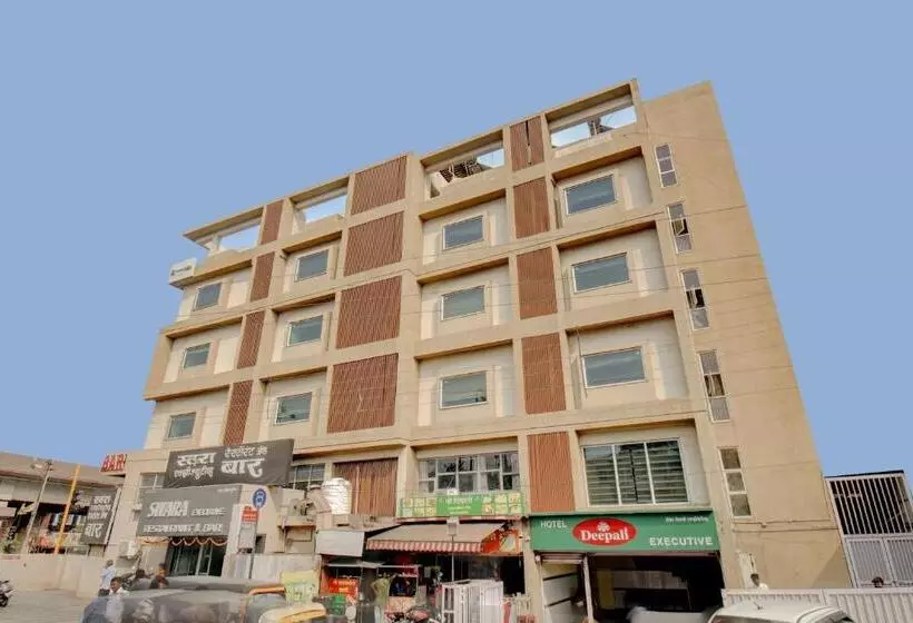 ホテル Deepali Executive