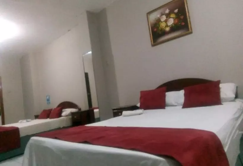 هتل Hostal Los Mantas