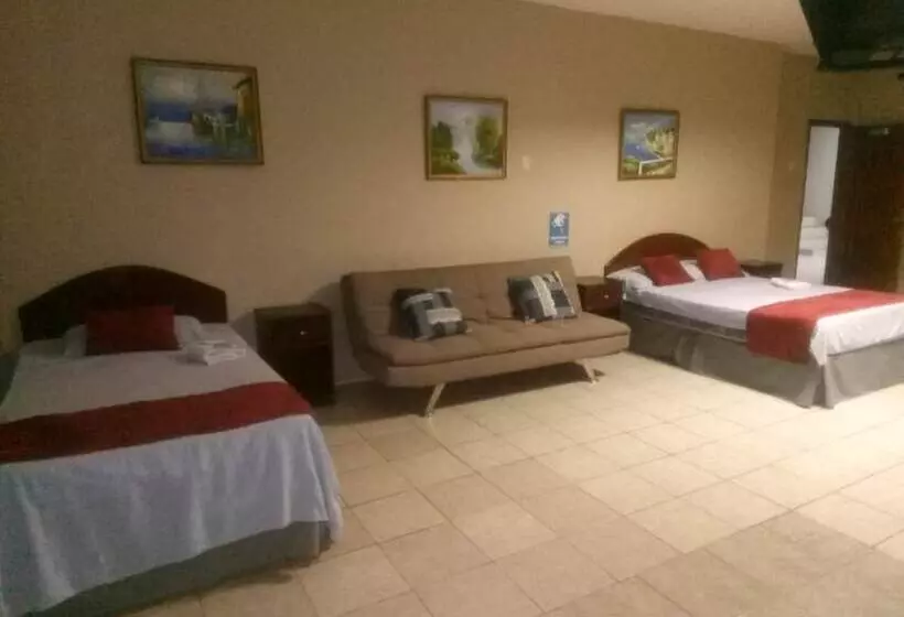 هتل Hostal Los Mantas