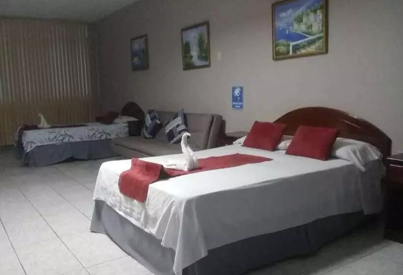 هتل Hostal Los Mantas