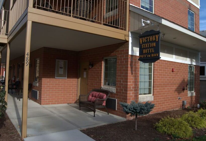 בית מלון כפרי Put In Bay Victory Station