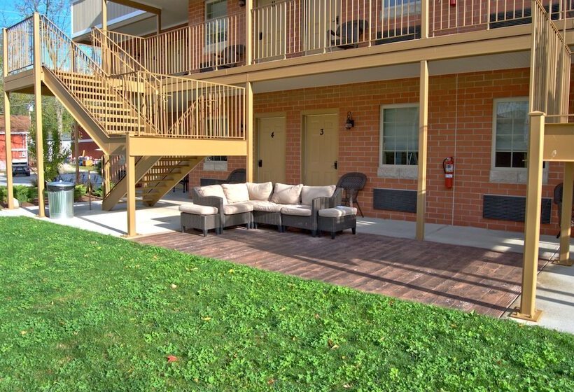 בית מלון כפרי Put In Bay Victory Station