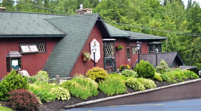 מוטל Hungry Trout Resort