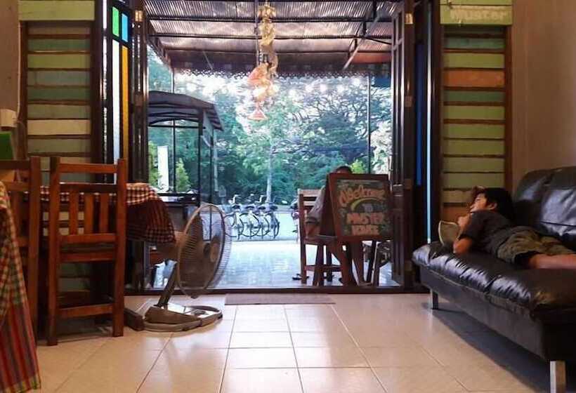 Auberge Hôtelière Muster House