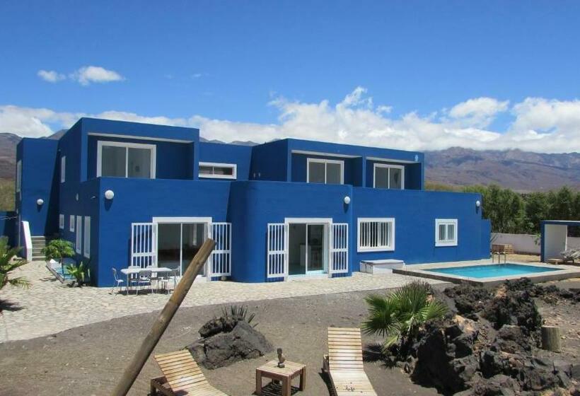 تختخواب و صبحانه Cap Azul