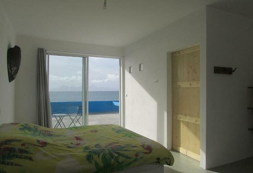 تختخواب و صبحانه Cap Azul