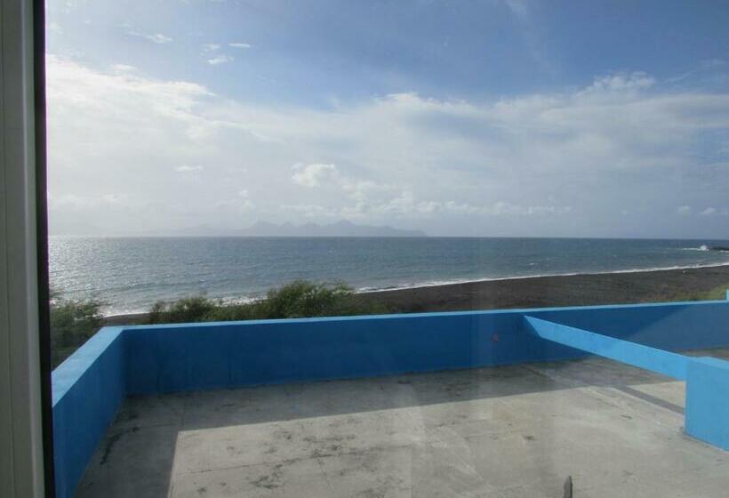 تختخواب و صبحانه Cap Azul