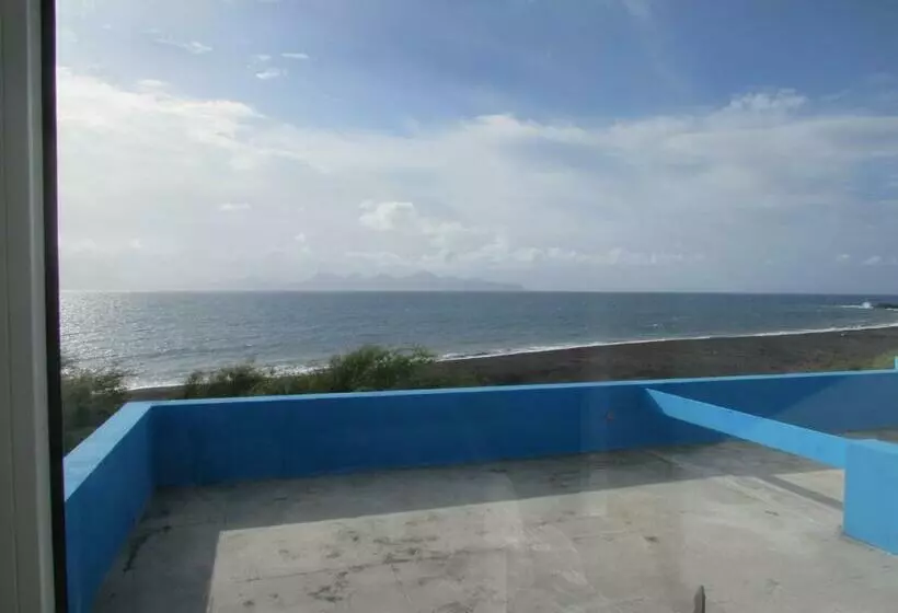 تختخواب و صبحانه Cap Azul