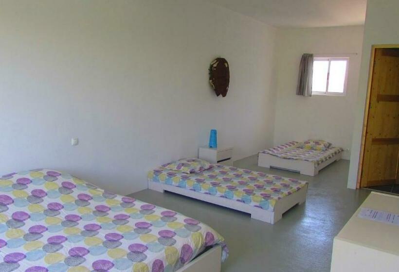 تختخواب و صبحانه Cap Azul