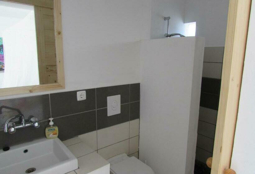 تختخواب و صبحانه Cap Azul