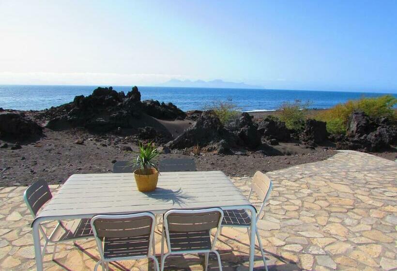 تختخواب و صبحانه Cap Azul