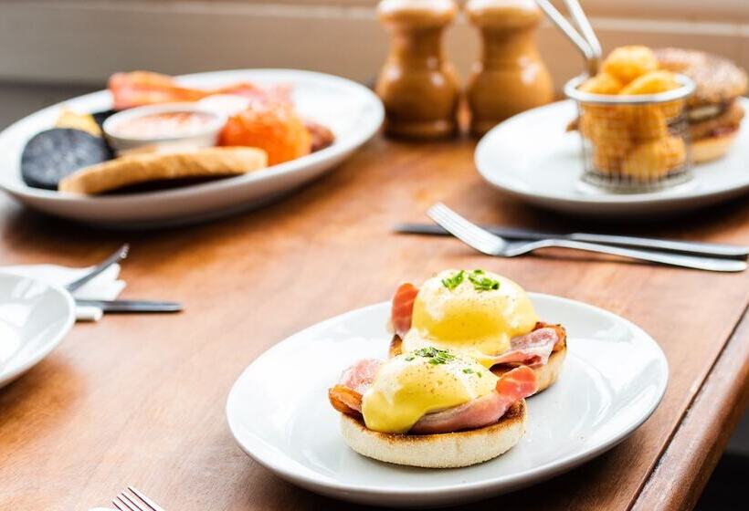 Bed and Breakfast The Family Tree