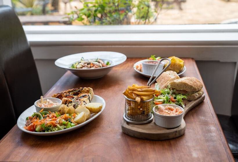 Bed and Breakfast The Family Tree