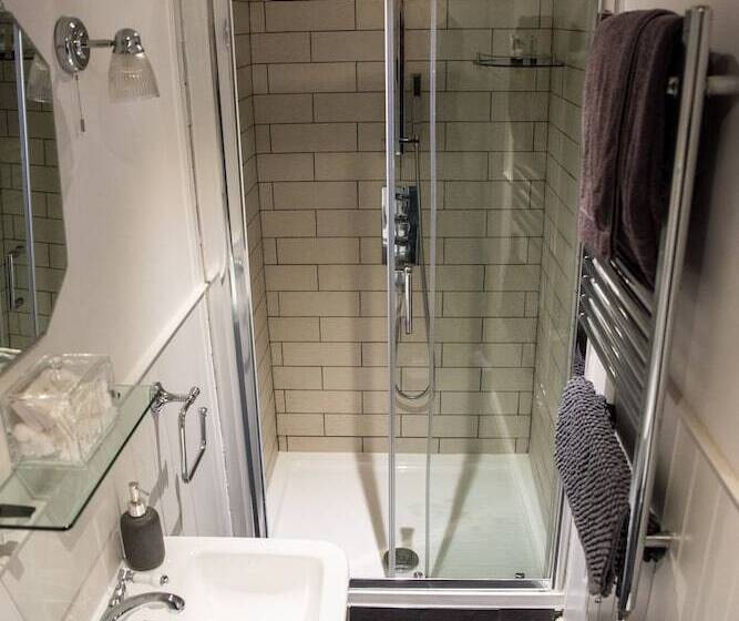 Bed and Breakfast The Family Tree