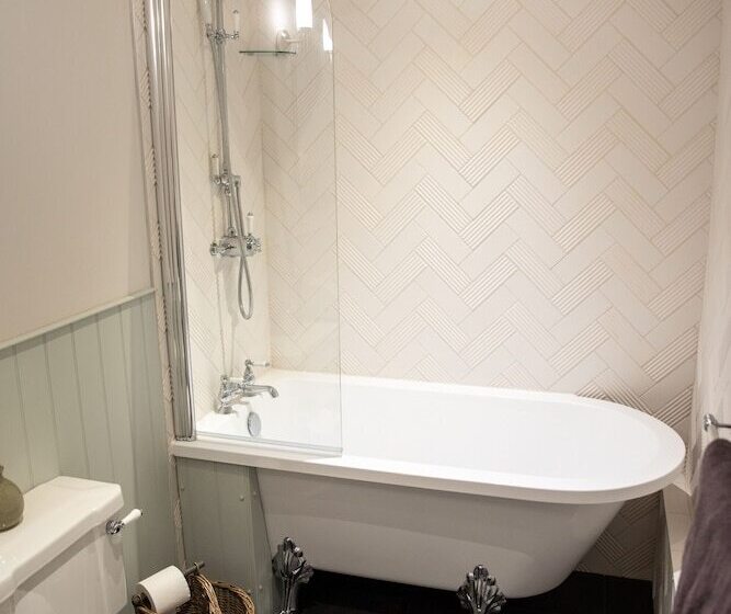 Bed and Breakfast The Family Tree