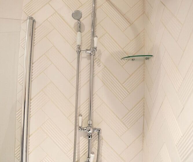 Bed and Breakfast The Family Tree