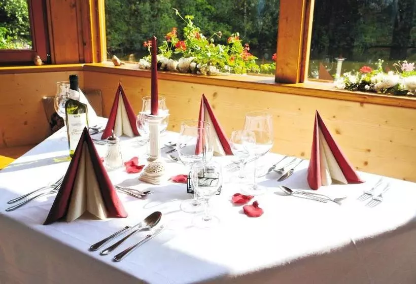 Hotelli Gasthof Schönau