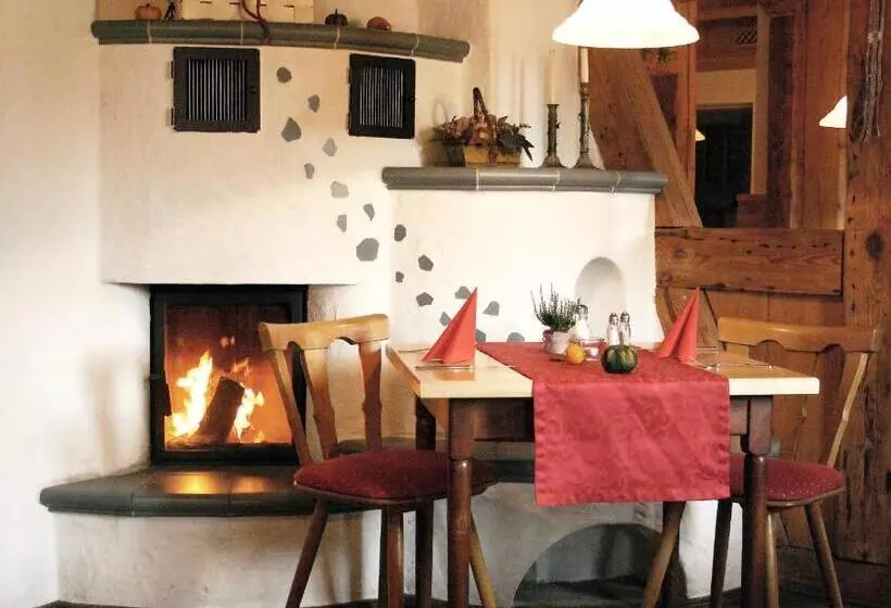 Hotelli Gasthof Schönau