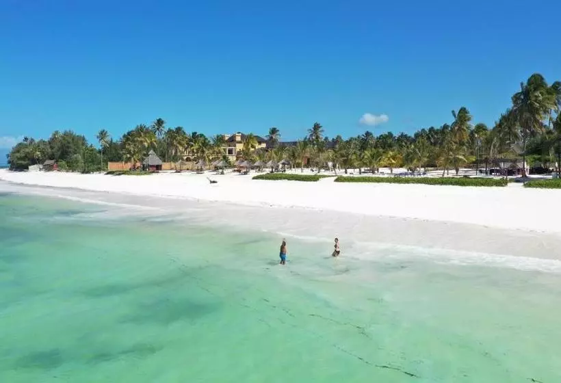 Hotelli The Sands Beach Resort