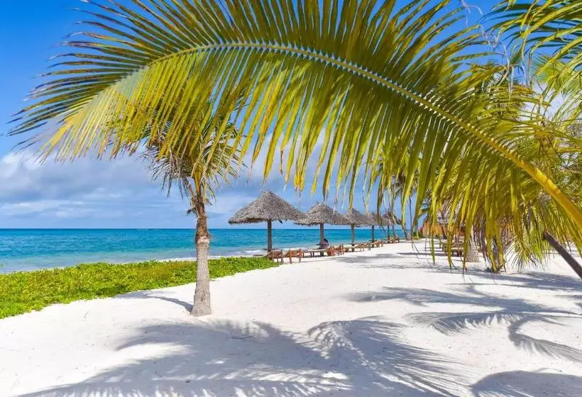 Hotelli The Sands Beach Resort