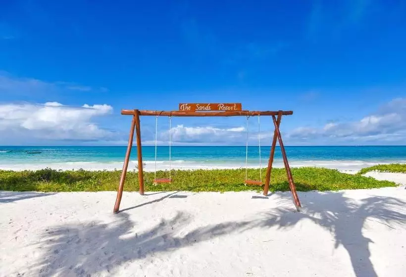 Hotelli The Sands Beach Resort