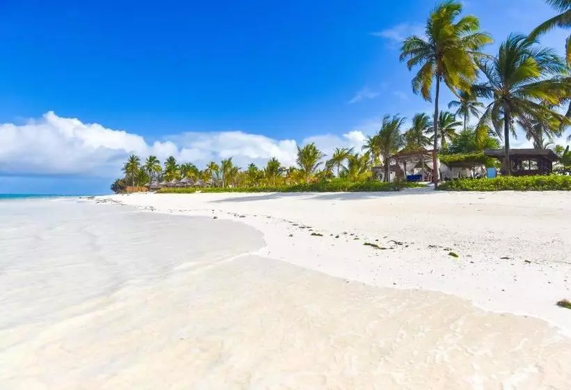 Hotelli The Sands Beach Resort