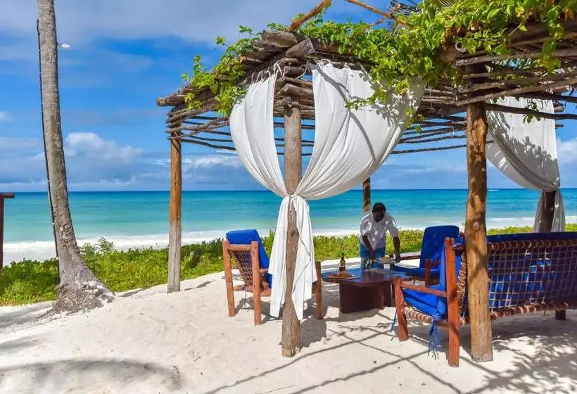 Hotelli The Sands Beach Resort