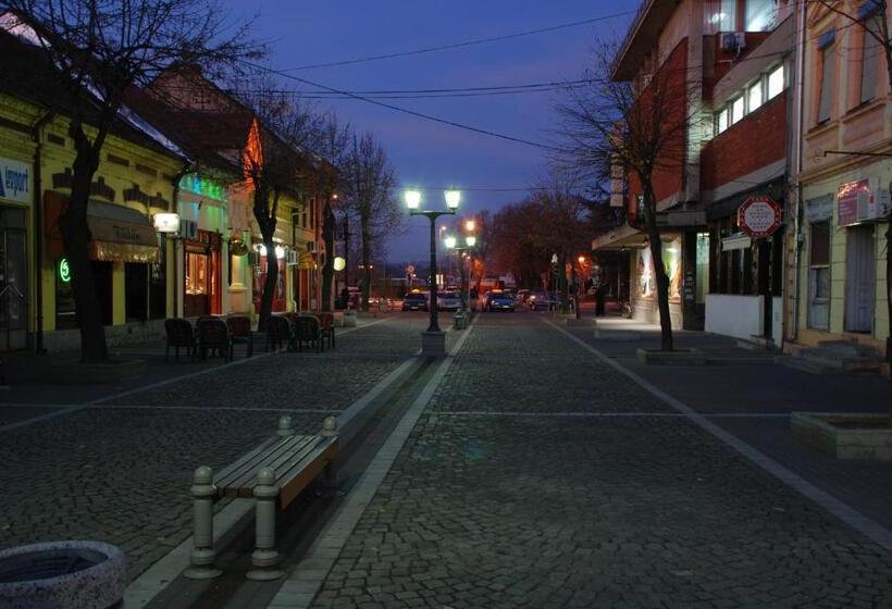 مُتل Atrijum Apartments And Rooms