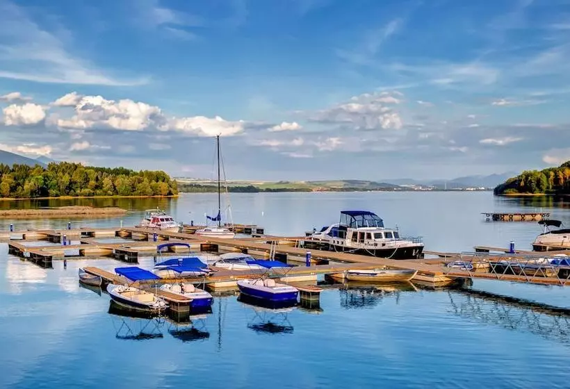 Lomakeskus Marina Liptov Pri Liptovskej Mare