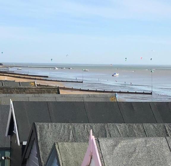 Southend Airport Bed & Breakfast