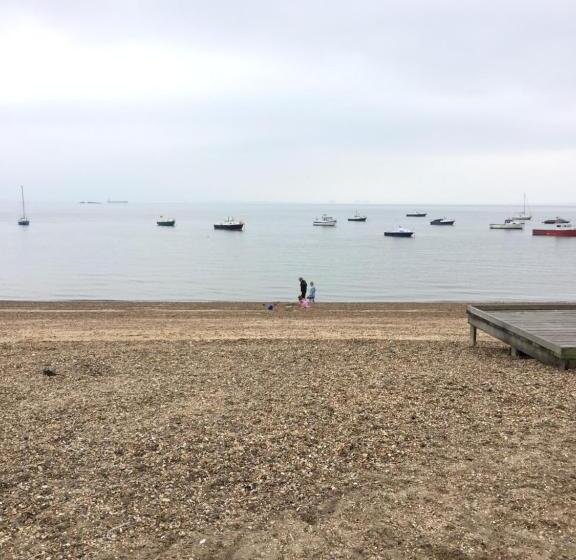 Southend Airport Bed & Breakfast