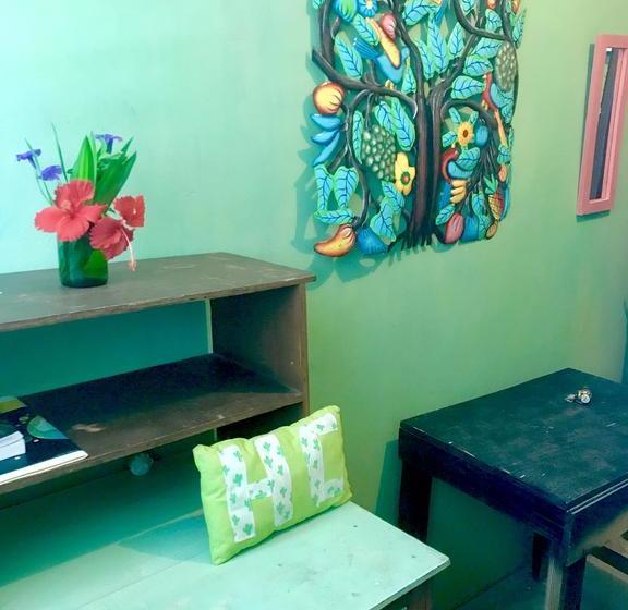 هاستل Haiti Communitere