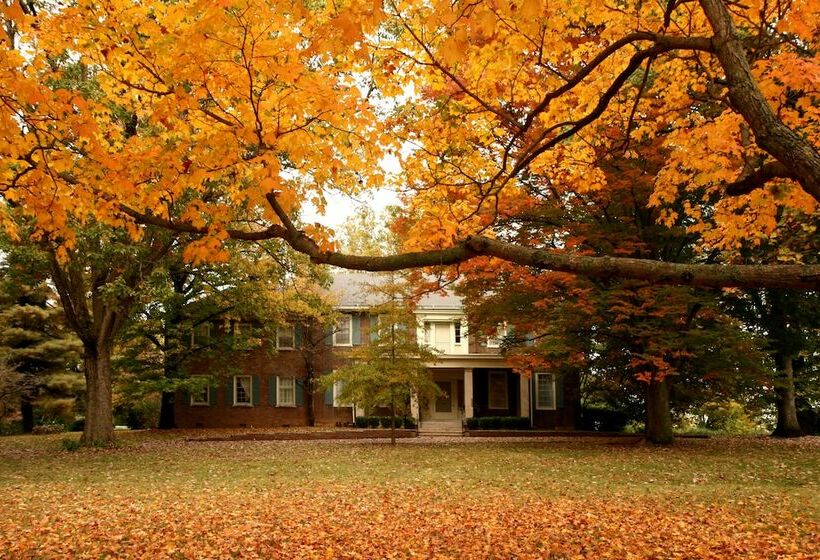 مبيت وإفطار Charred Oaks Inn