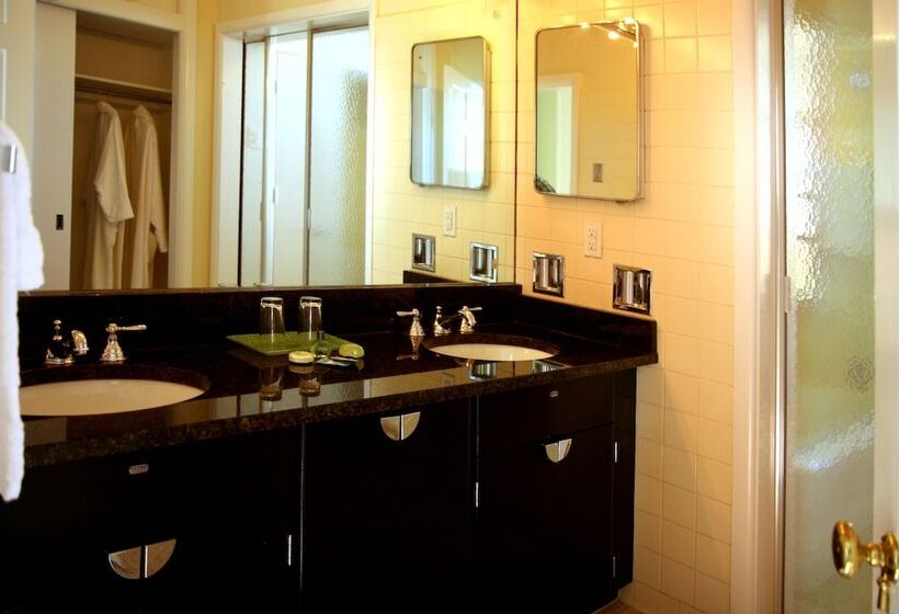 مبيت وإفطار Charred Oaks Inn