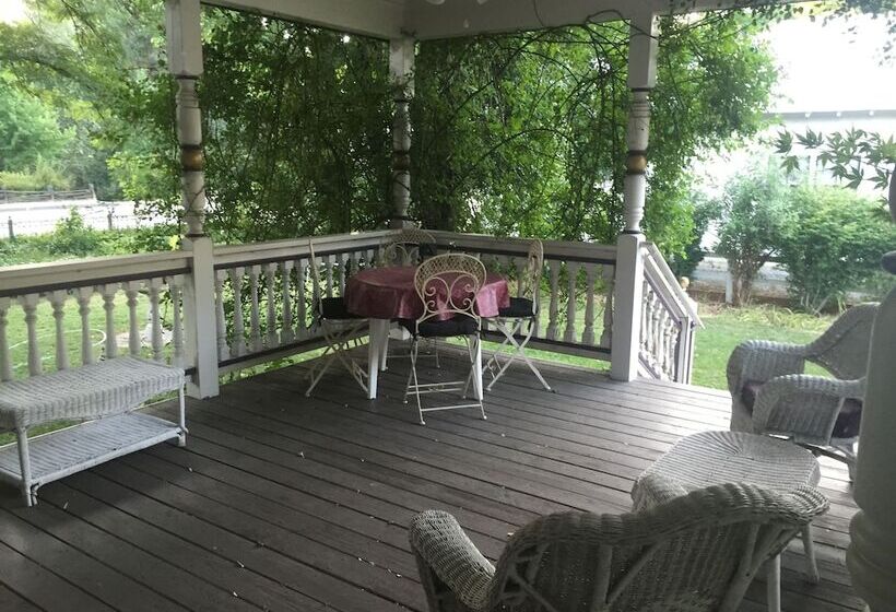 مبيت وإفطار The Whitmore Inn