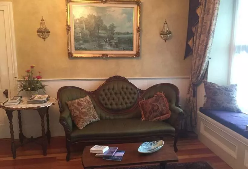 ベッドアンドブレックファースト The Whitmore Inn