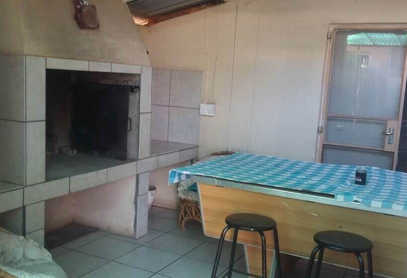 Hôtel Aardwolf Backpackers