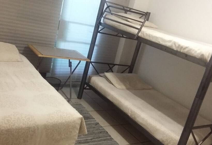 Hôtel Aardwolf Backpackers