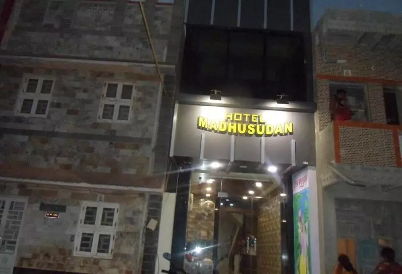 ホテル Madhusudan