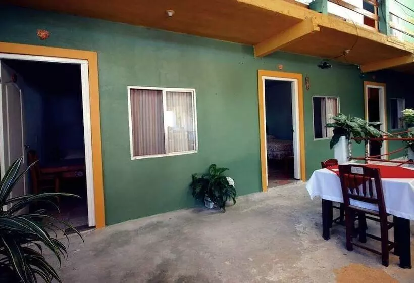 ホテル Una Estrella Casa De Huéspedes