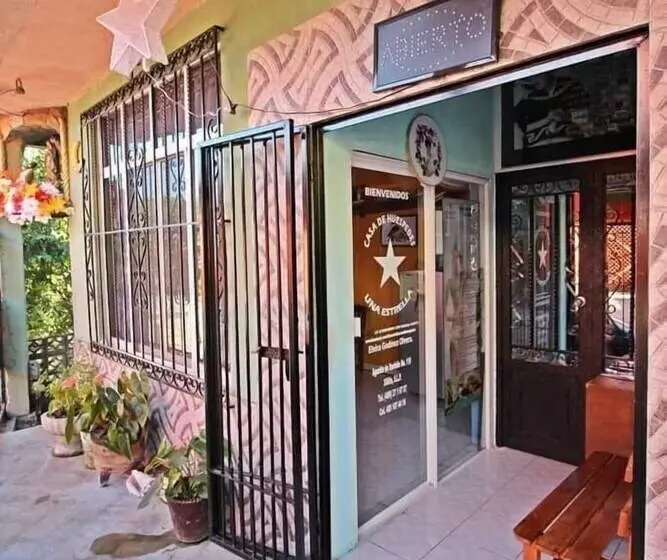 ホテル Una Estrella Casa De Huéspedes