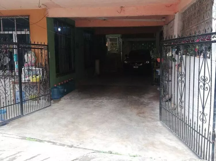ホテル Una Estrella Casa De Huéspedes