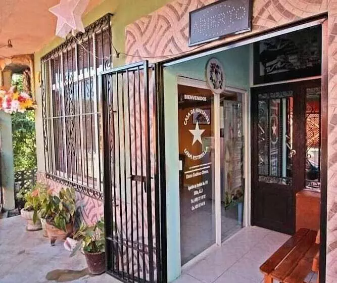 ホテル Una Estrella Casa De Huéspedes