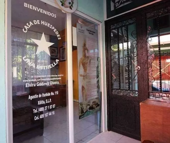 ホテル Una Estrella Casa De Huéspedes