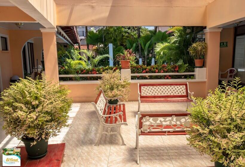 هتل Y Cabinas El Coral